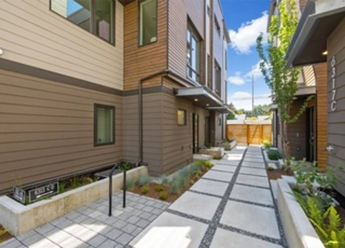 Townhouse for rent at 6311 9th Ave NE #D, Seattle, WA 98115