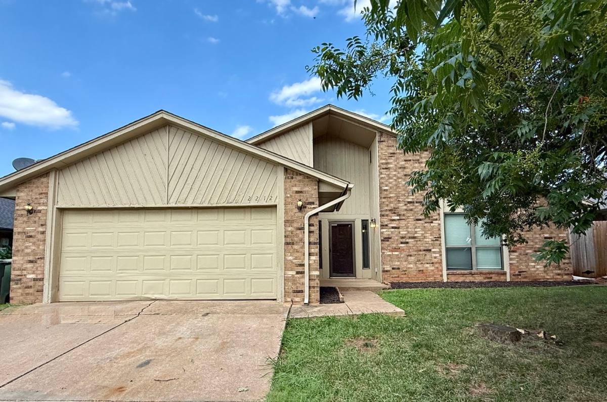 House for rent at 2212 Sandy Creek Trail, Edmond, OK 73013