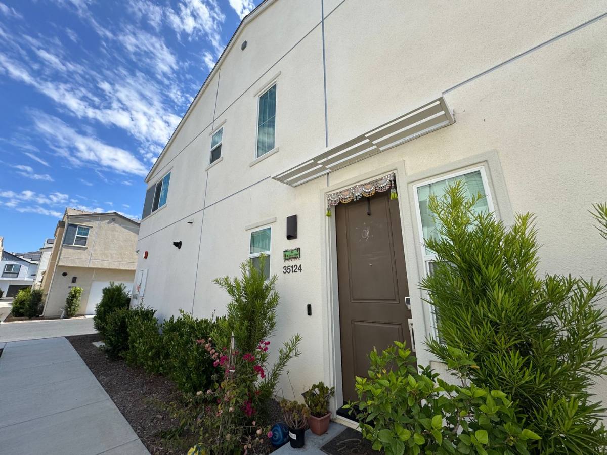 Townhouse for rent at 35124 Blossom Place, Fallbrook, CA 92028