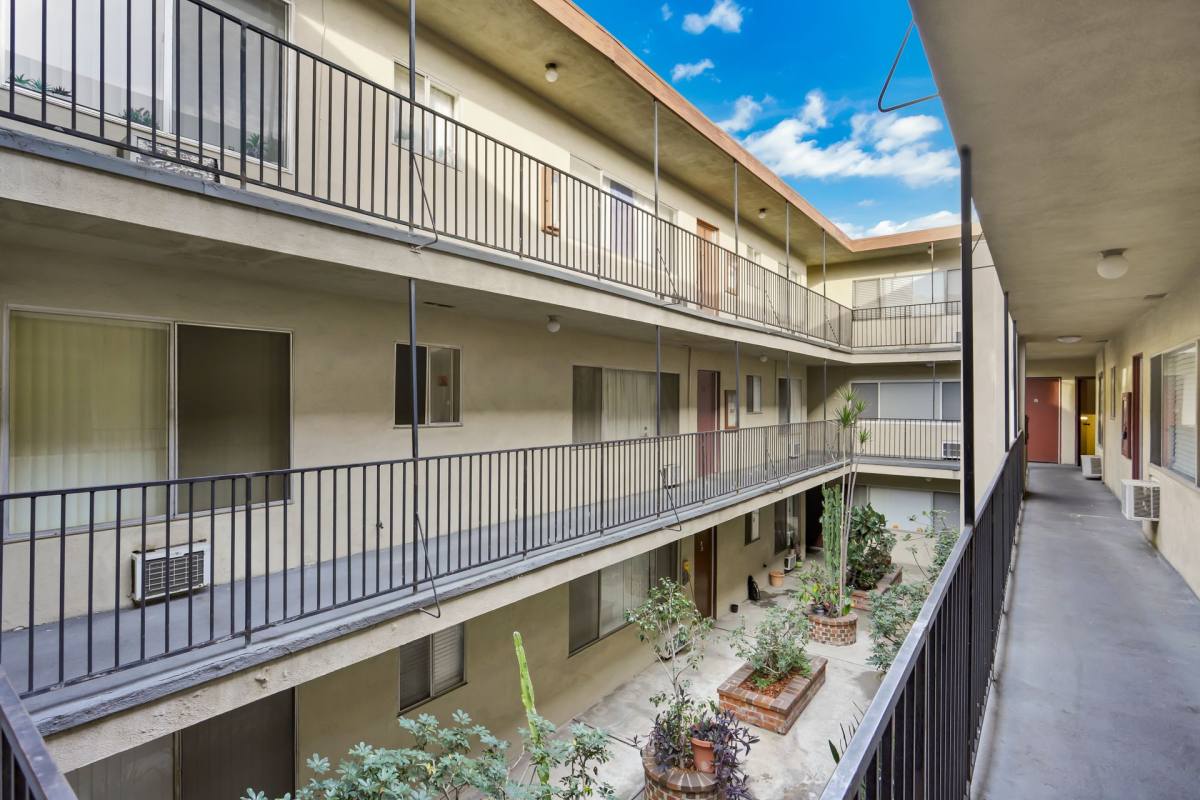Apartment for rent at 1237-1251 Magnolia Ave, Los Angeles, CA 90006