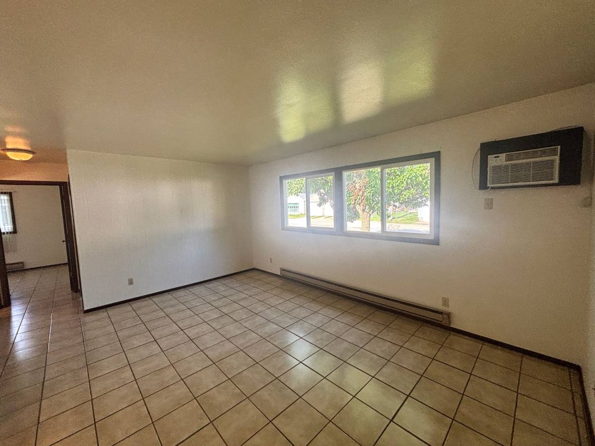 Apartment for rent at 1728 La Crescent St, La Crosse, WI 54603