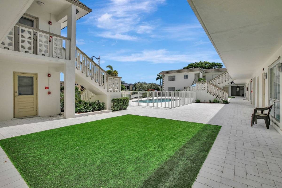 Apartment for rent at 4933-5450 Hollywood Blvd, Hollywood, FL 33021