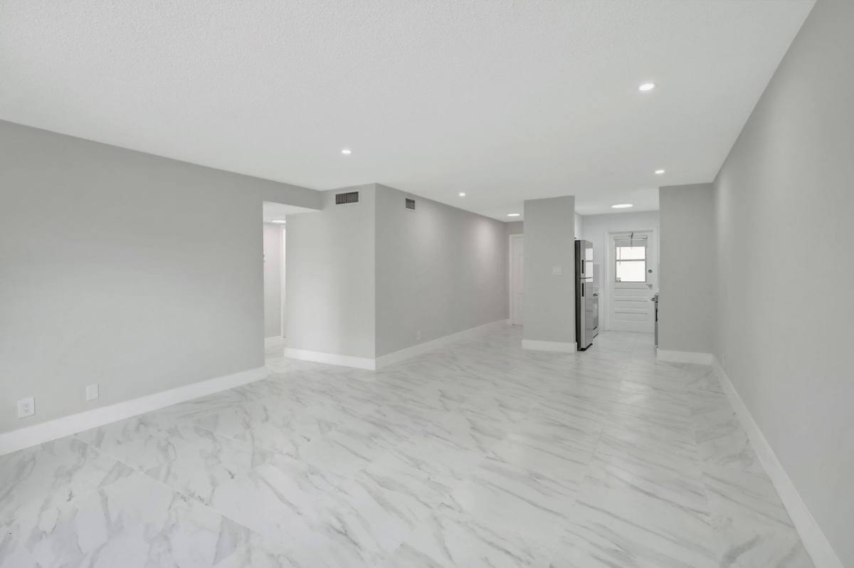 Apartment for rent at 4933-5450 Hollywood Blvd, Hollywood, FL 33021