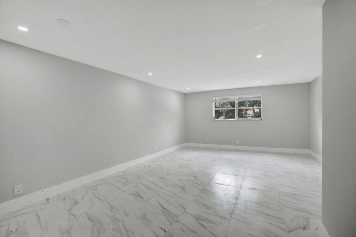 Apartment for rent at 4933-5450 Hollywood Blvd, Hollywood, FL 33021