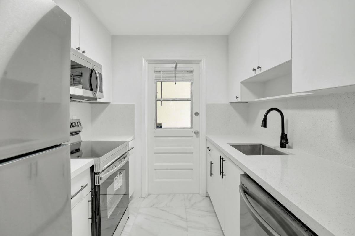 Apartment for rent at 4933-5450 Hollywood Blvd, Hollywood, FL 33021
