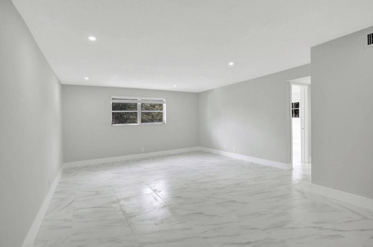 Apartment for rent at 4933-5450 Hollywood Blvd, Hollywood, FL 33021