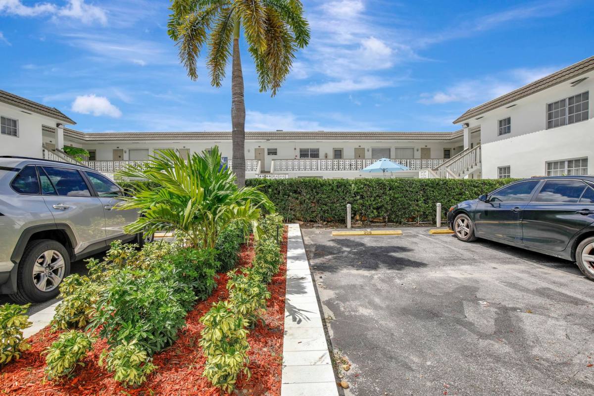 Apartment for rent at 4933-5450 Hollywood Blvd, Hollywood, FL 33021