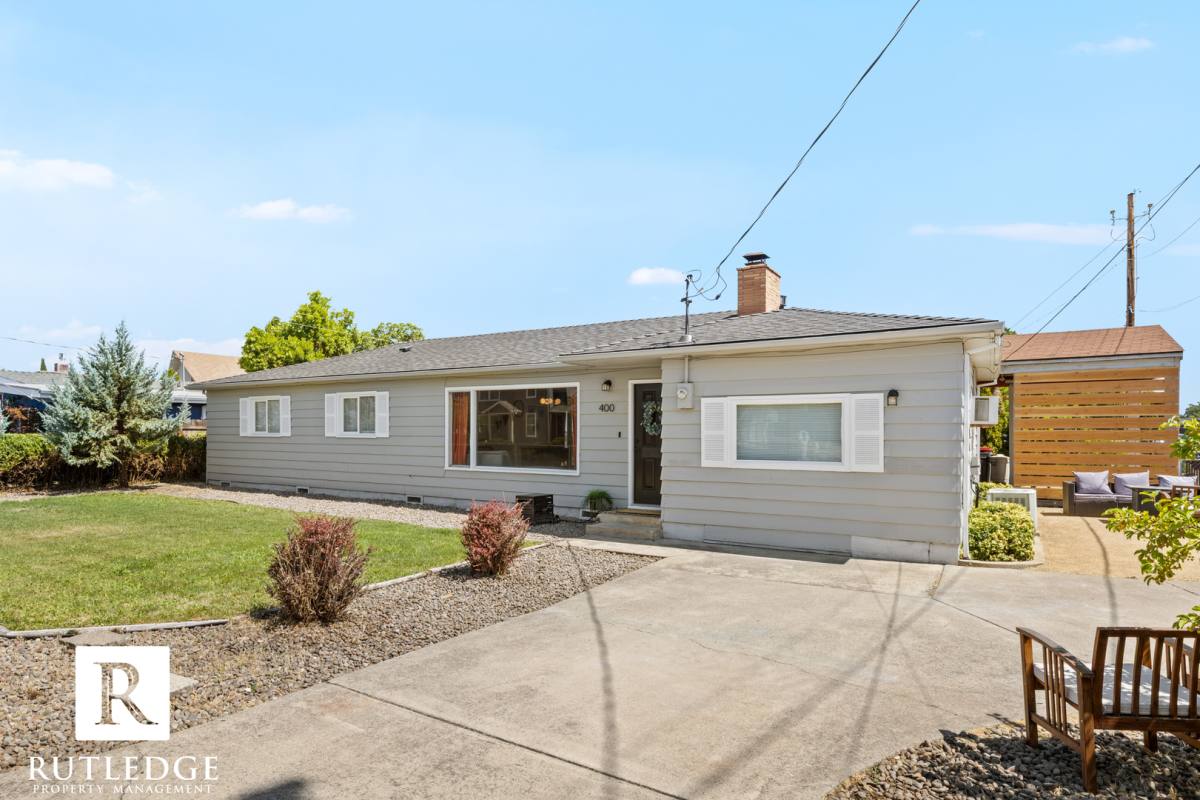 House for rent at 400 N 10th St, Central Point, OR 97502