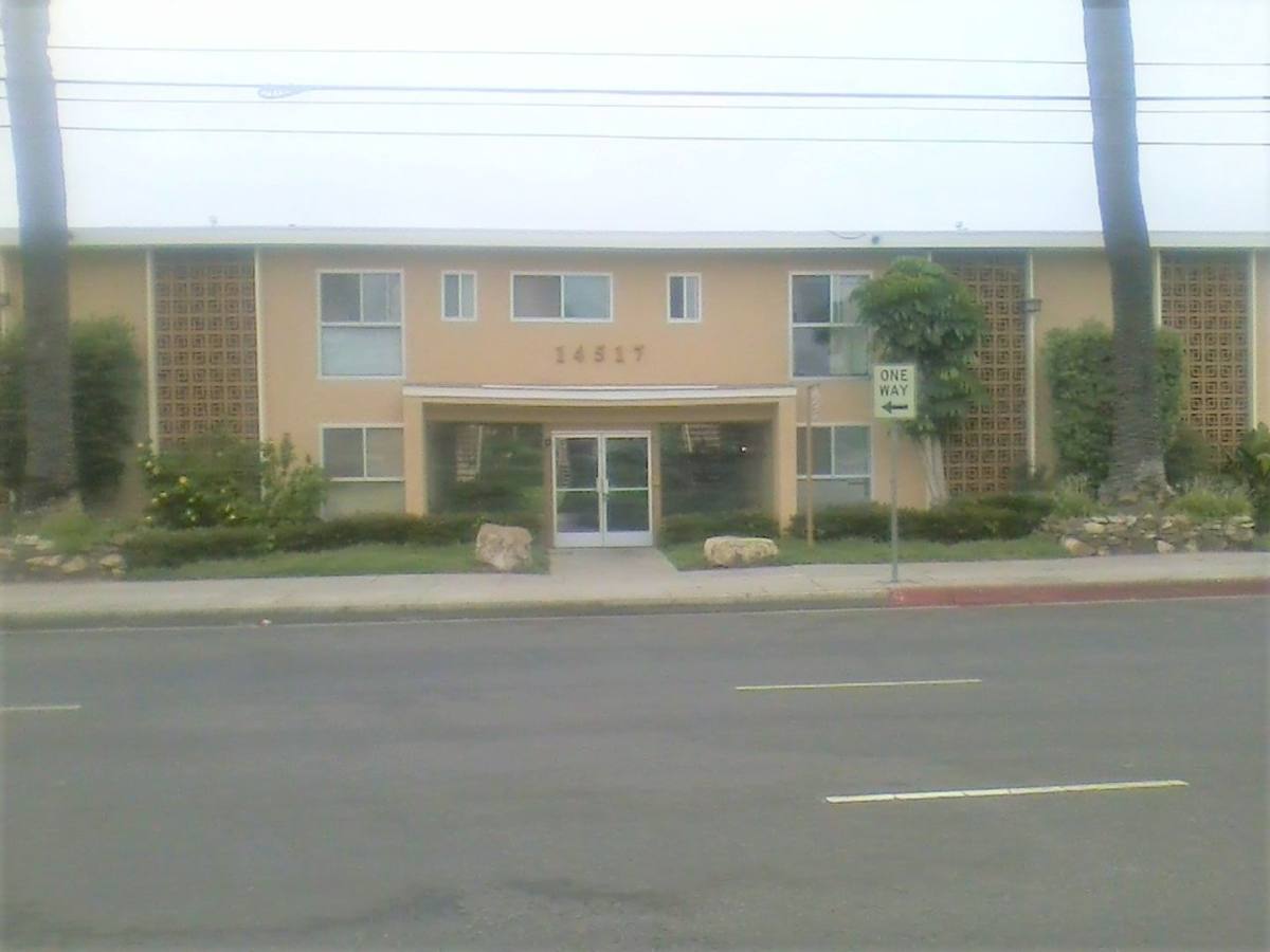 Apartment for rent at 14517 S Vermont Ave, Gardena, CA 90247
