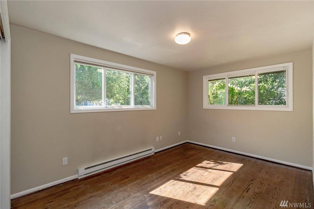 Apartment for rent at 16446 SE 35th St, Bellevue, WA 98008