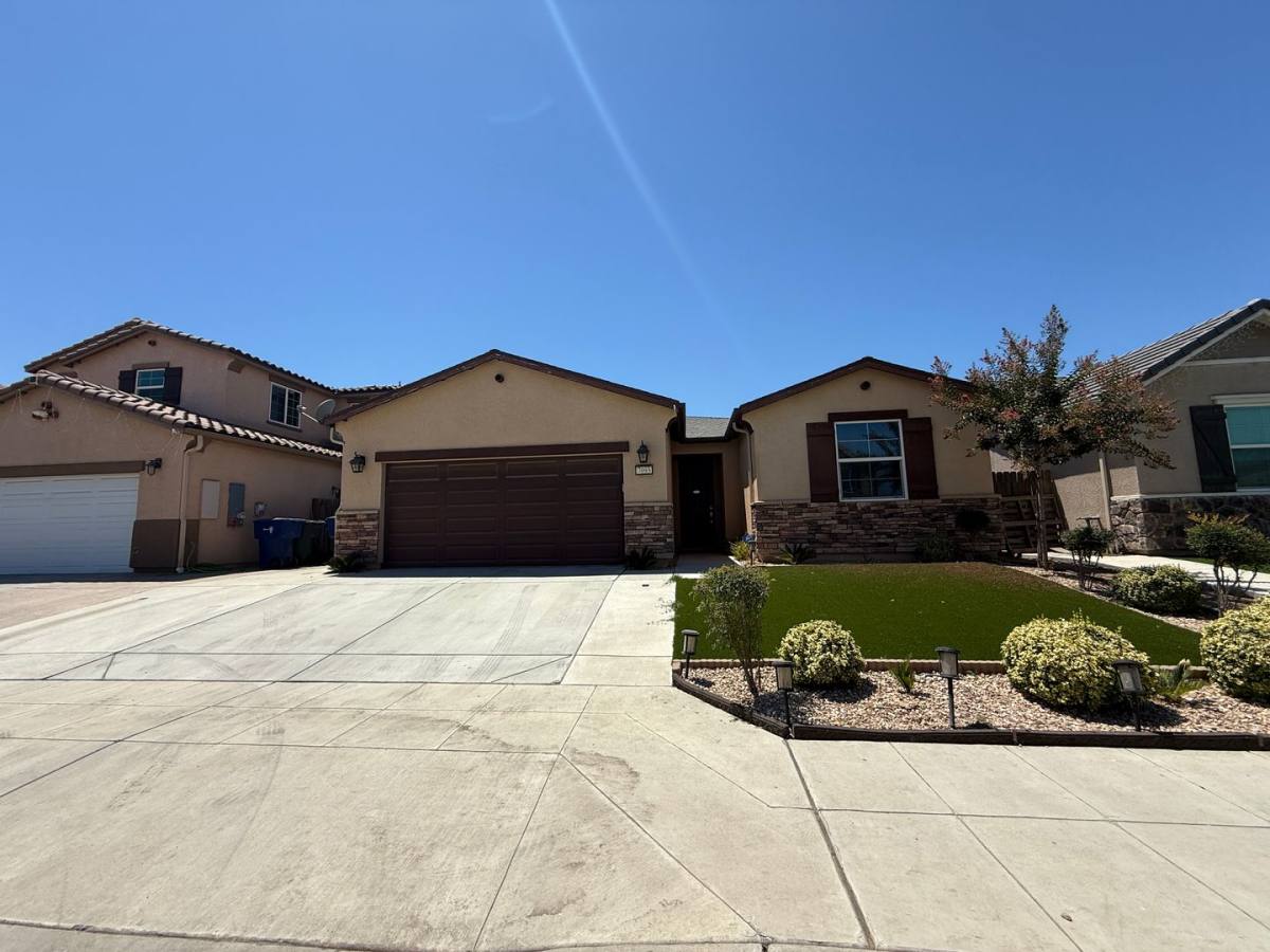 House for rent at 7093 N La Paz Ave, Fresno, CA 93722