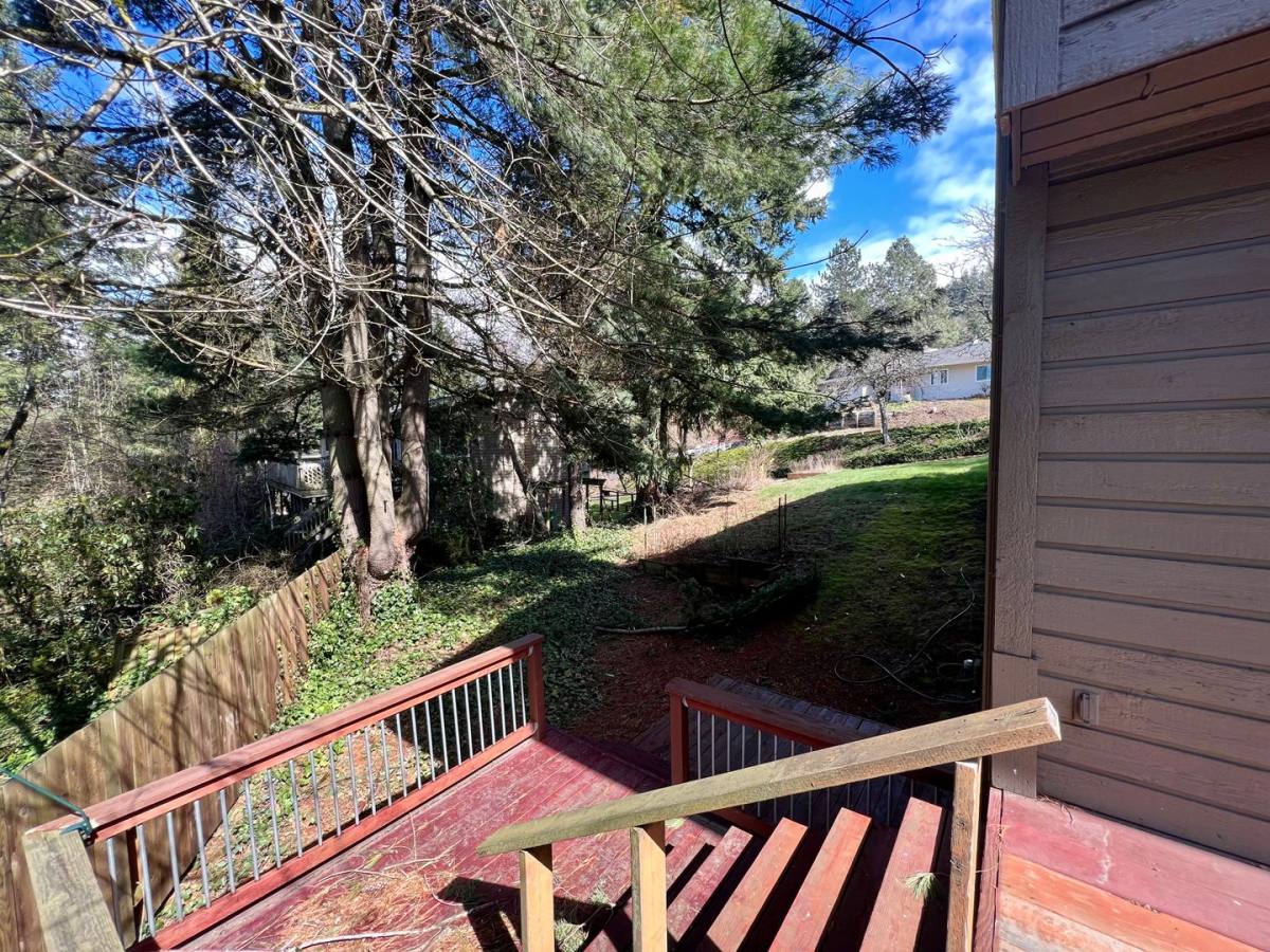 House for rent at 1061 SW Chastain Dr, Gresham, OR 97080