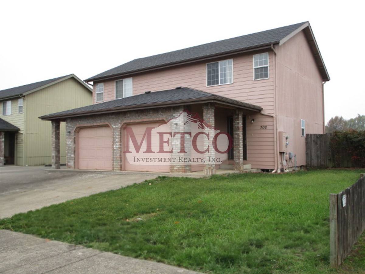 Townhouse for rent at 702 704 Cloverleaf Lp, Springfield, OR 97477