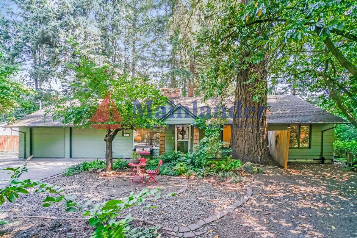 House for rent at 6221 Nokomis Court, Lake Oswego, OR 97035