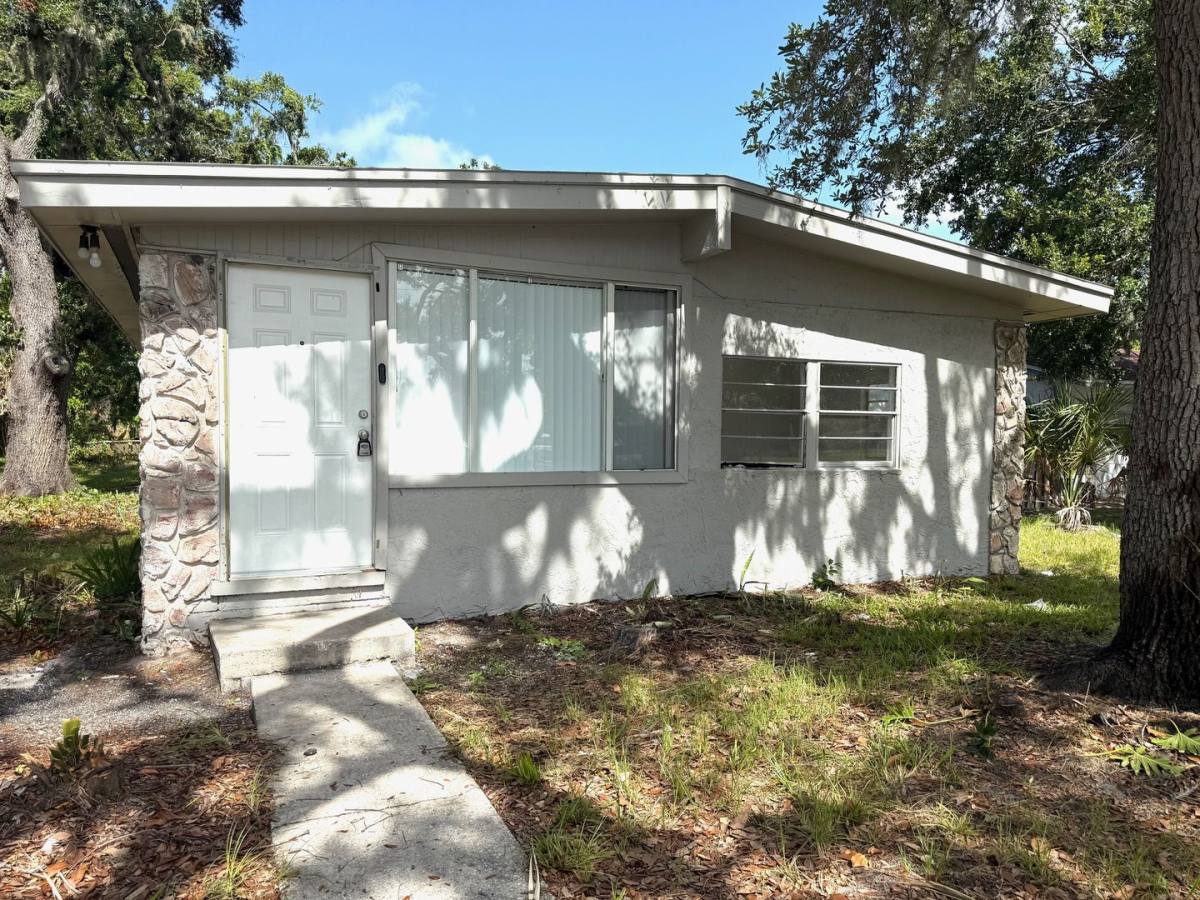 House for rent at 910 25th St E, Bradenton, FL 34208