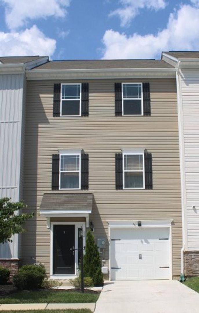 Townhouse for rent at 125 Sussex Place, Shrewsbury, PA 17361
