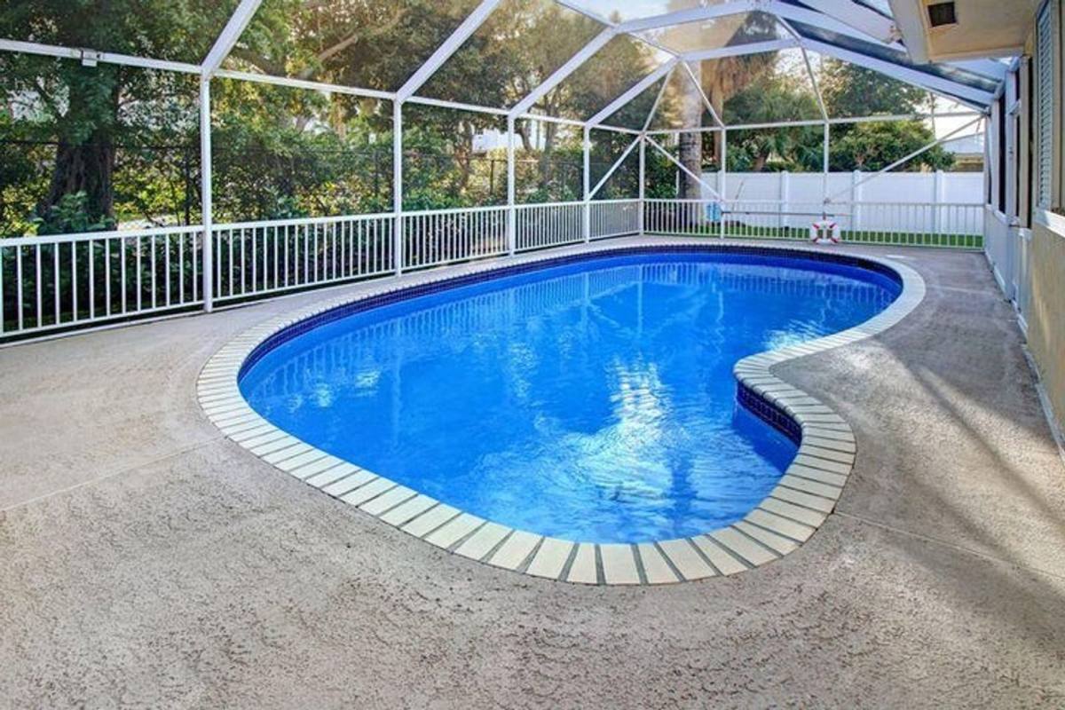House for rent at 120 Park Lane E, Lake Worth, FL 33462