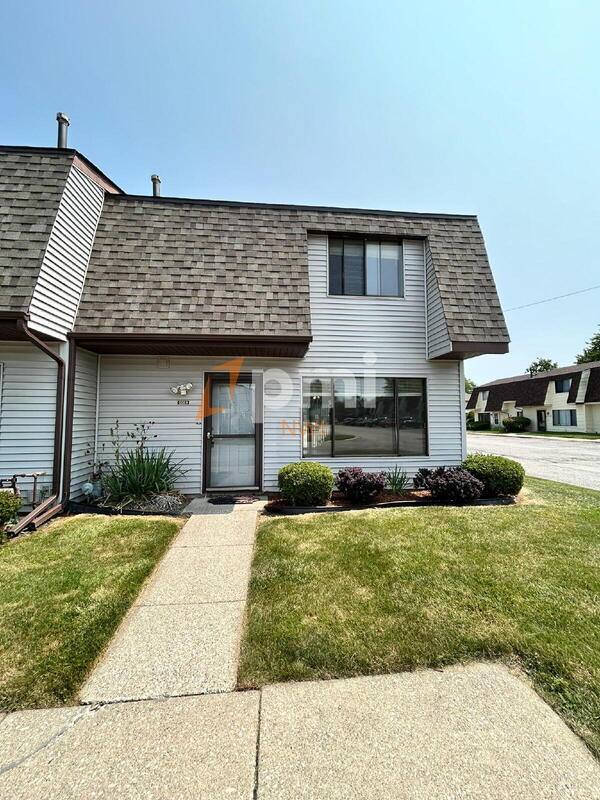 Townhouse for rent at 6059 Delaware Dr, Merrillville, IN 46410