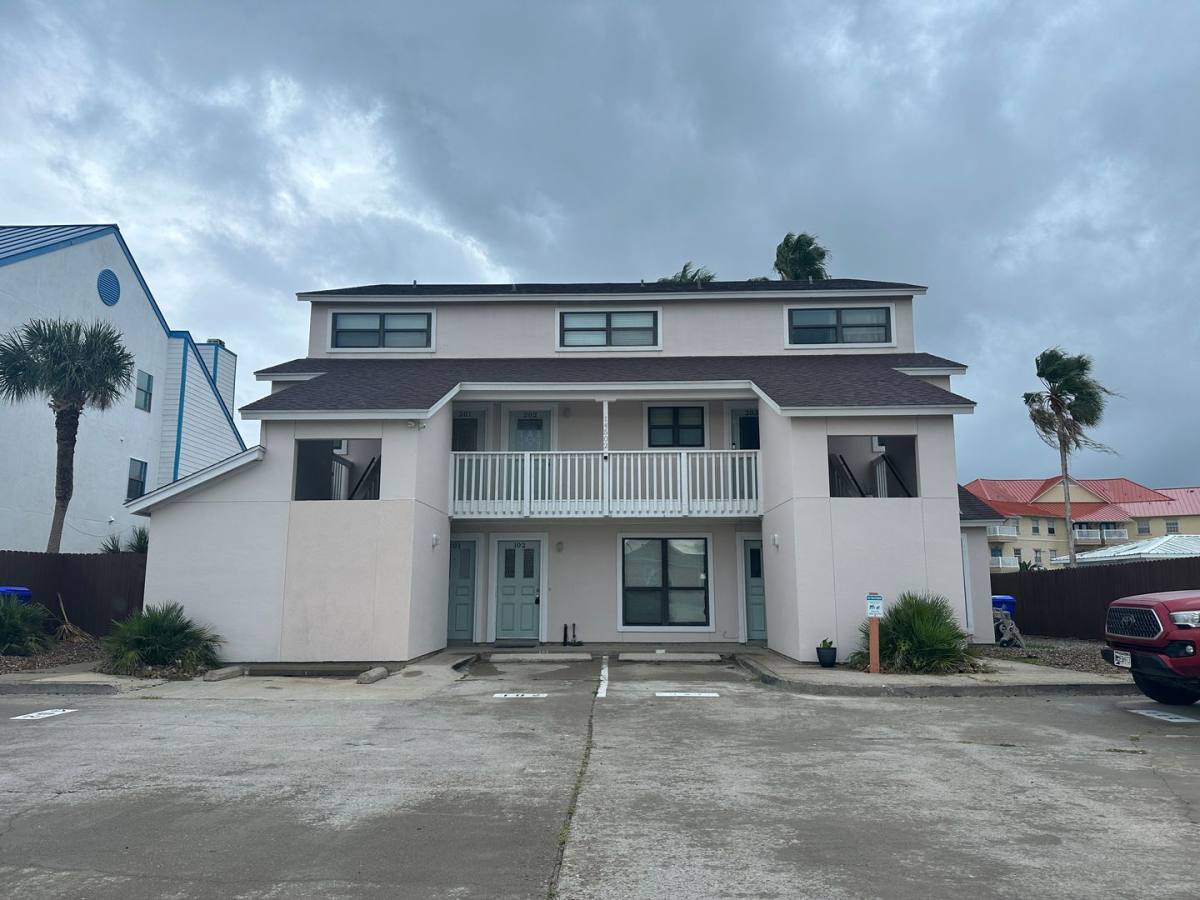 Condo for rent at 14502 E Cabana St, Corpus Christi, TX 78418