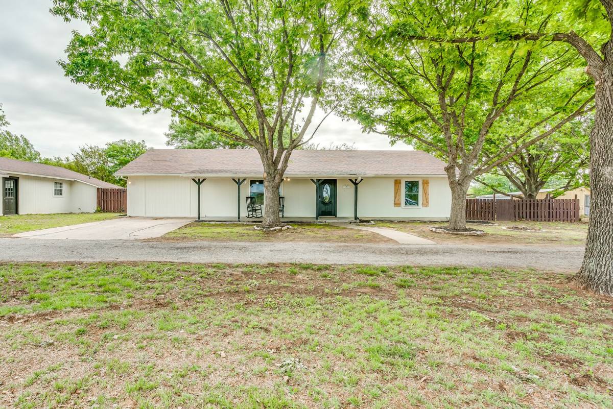 House for rent at 637 Old Brock Rd, Weatherford, TX 76087