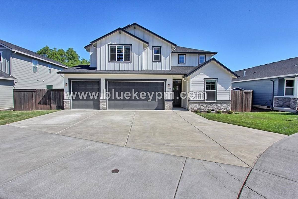 House for rent at 6904 NE 72nd Way, Vancouver, WA 98661