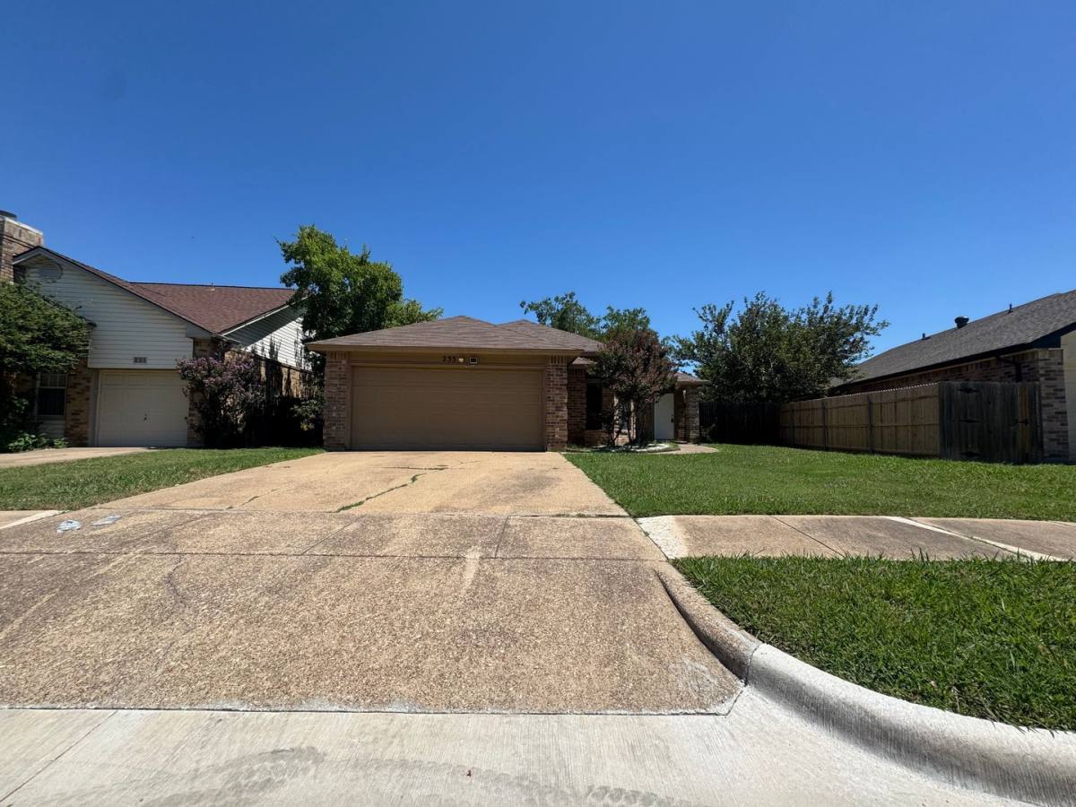 House for rent at 233 Rodeo Dr, Keller, TX 76248