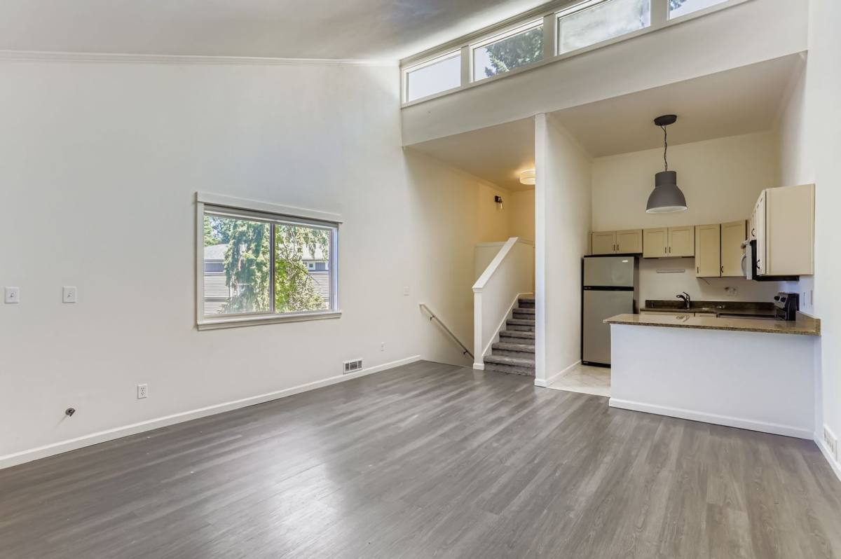 Townhouse for rent at 11241 NE 68th St, Kirkland, WA 98033