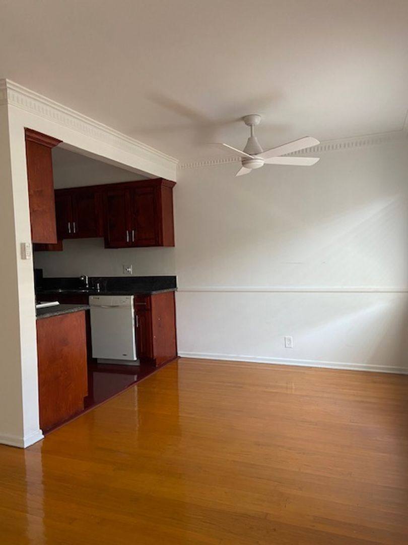 Apartment for rent at 129 N Hayworth Ave, Los Angeles, CA 90048