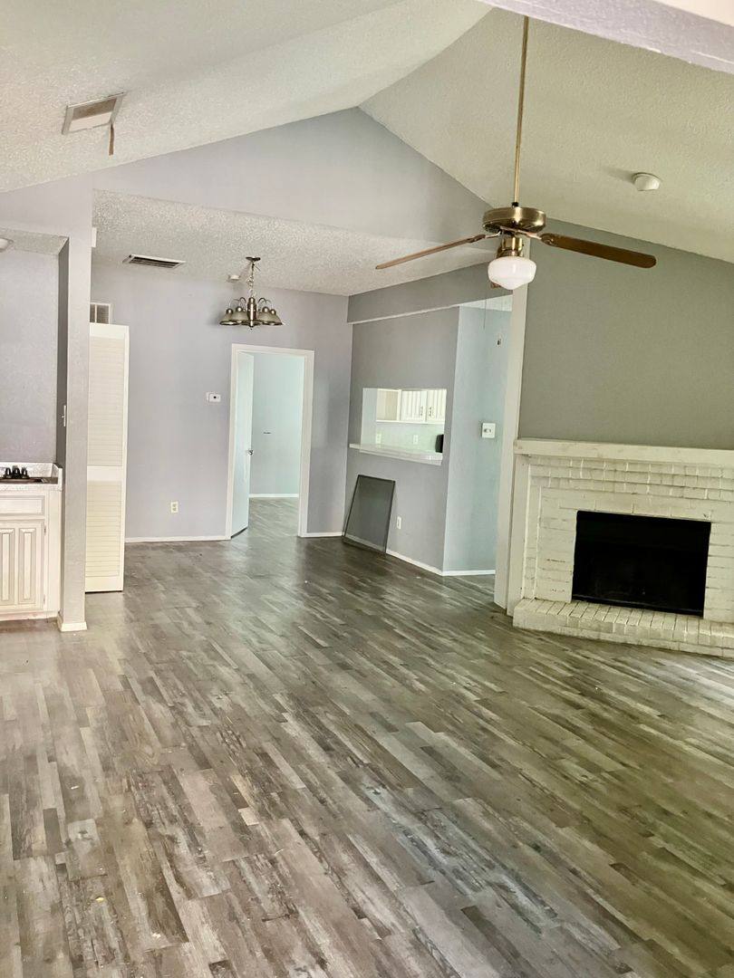 Townhouse for rent at 2109 Remington St, Fort Worth, TX 76116