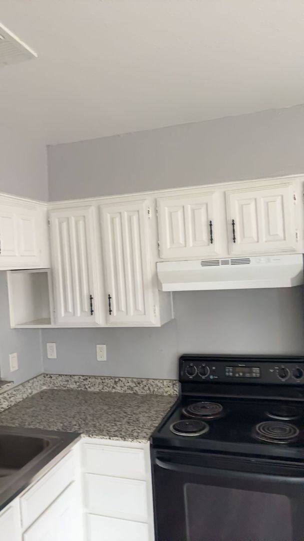 Townhouse for rent at 2109 Remington St, Fort Worth, TX 76116