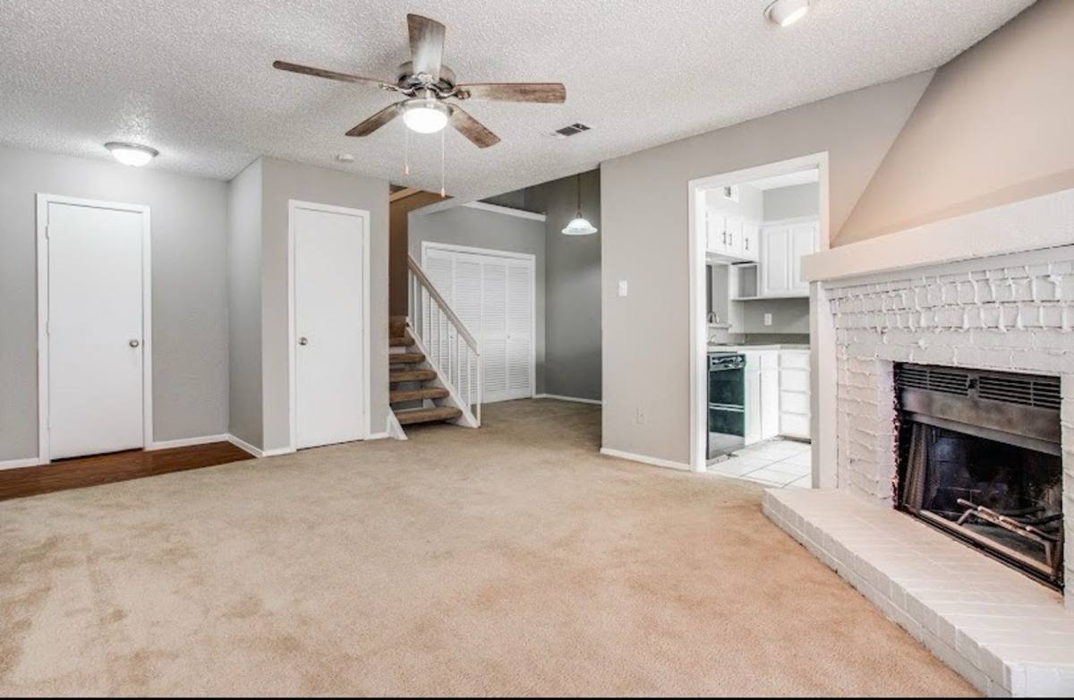 Townhouse for rent at 2109 Remington St, Fort Worth, TX 76116
