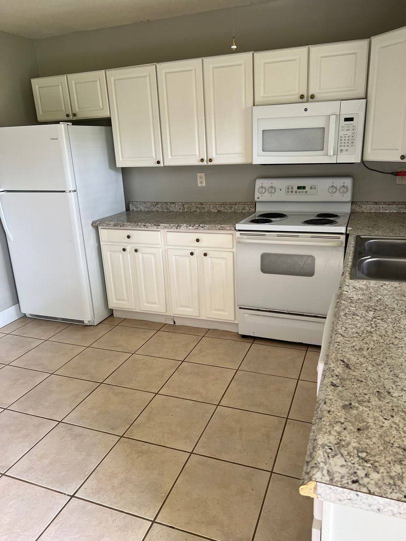 Apartment for rent at 546 Cove Dr, Fort Walton Beach, FL 32547