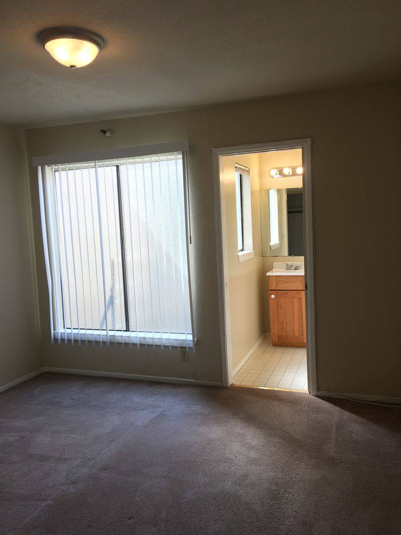 Apartment for rent at 89th St, Daly City, CA 94015