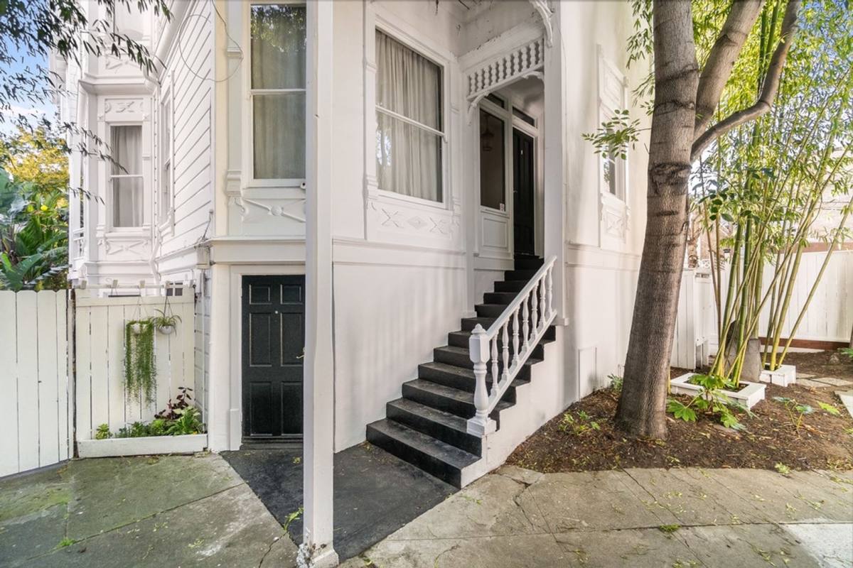 Apartment for rent at 2257 Central Ave, Alameda, CA 94501