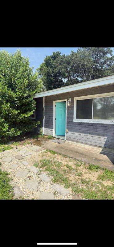 House for rent at 19 Eglin St, Fort Walton Beach, FL 32547