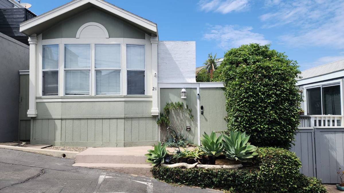 House for rent at 1624 N Coast Highway 101, Encinitas, CA 92024