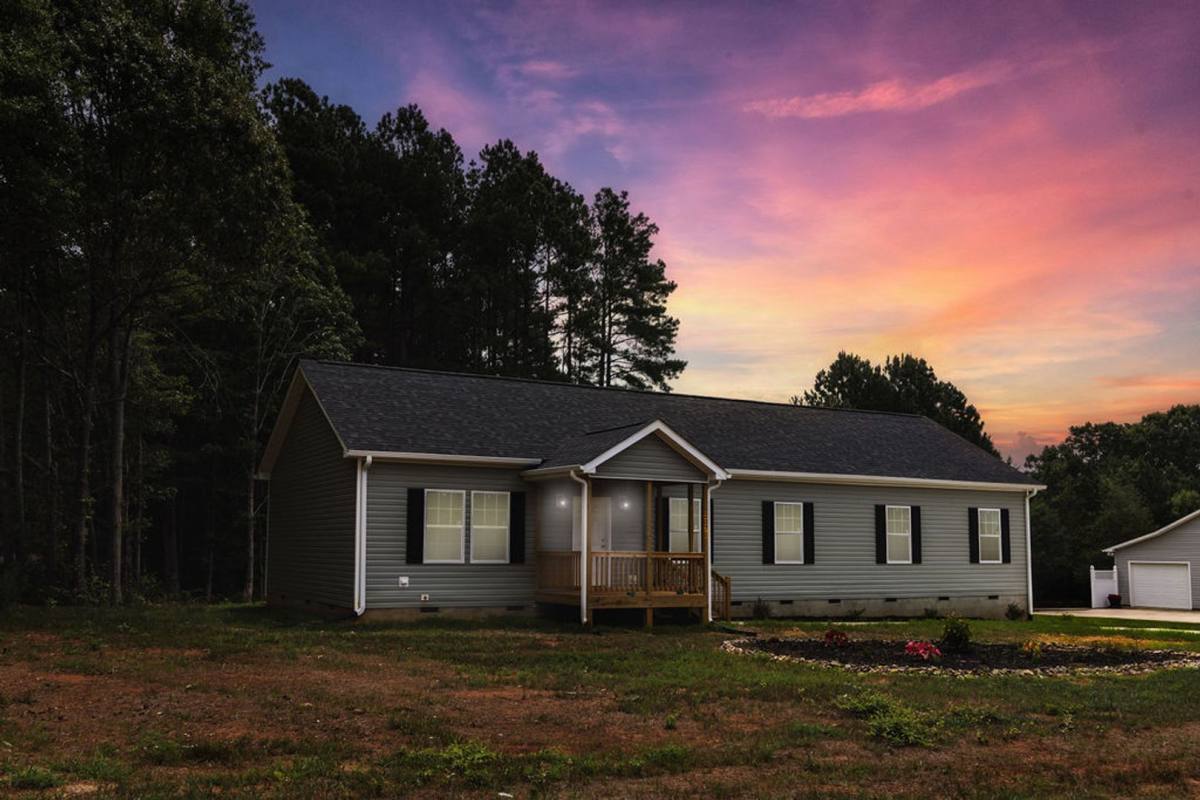 House for rent at 2070 Travis Rd, Conover, NC 28613