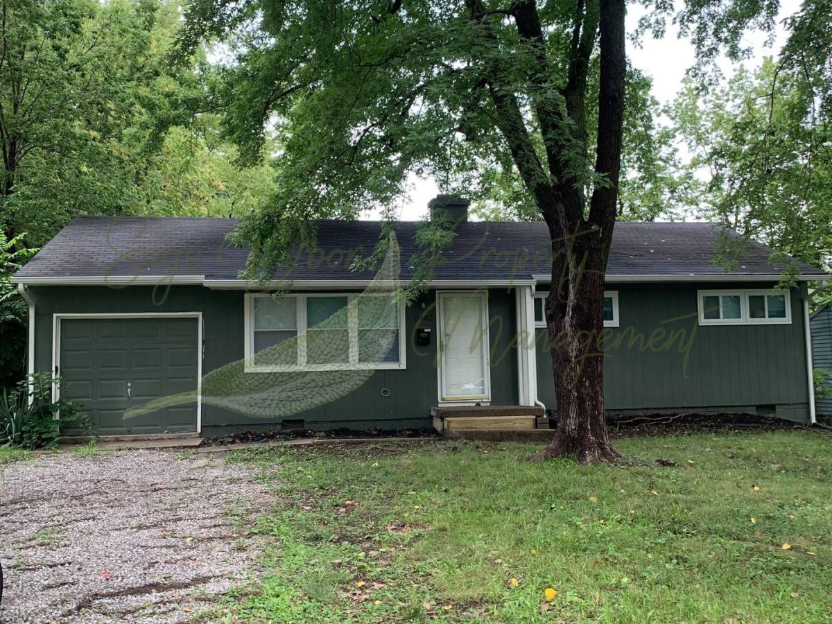House for rent at 11402 Palmer Ave, Kansas City, MO 64134
