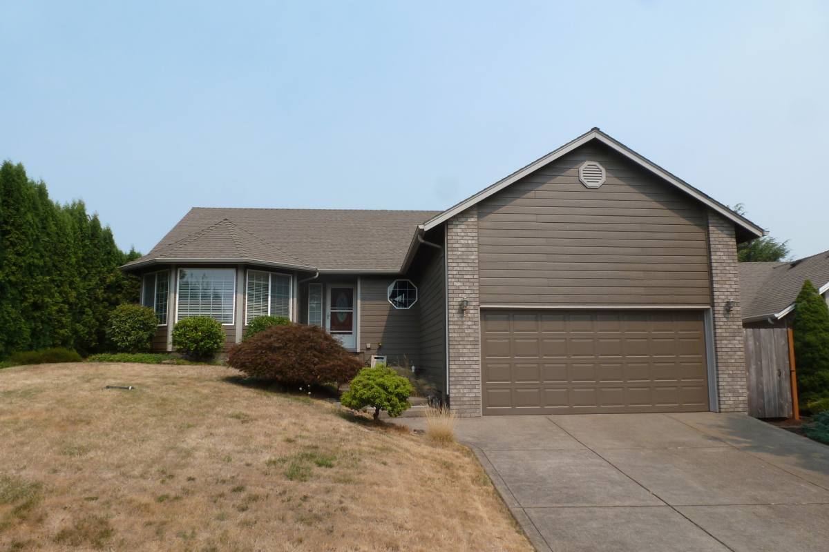 House for rent at 5456 Monterey Dr SE, Salem, OR 97306