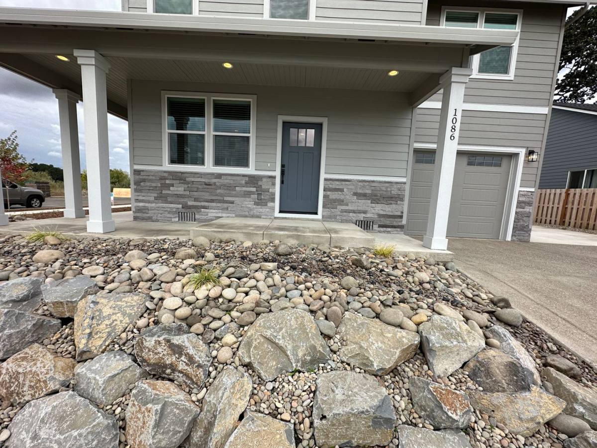 Apartment for rent at 1086 Sassafras St, Independence, OR 97351
