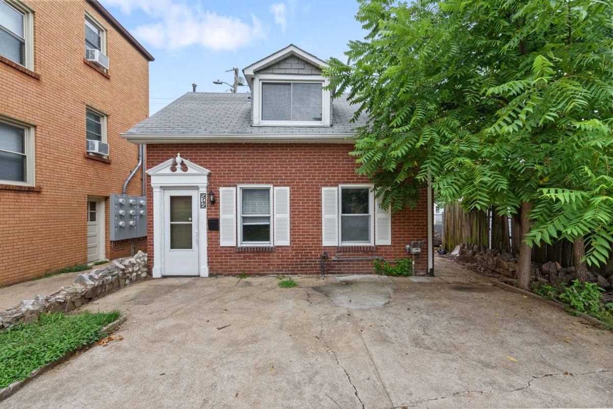 Apartment for rent at 5745 Murdoch Ave, Saint Louis, MO 63109