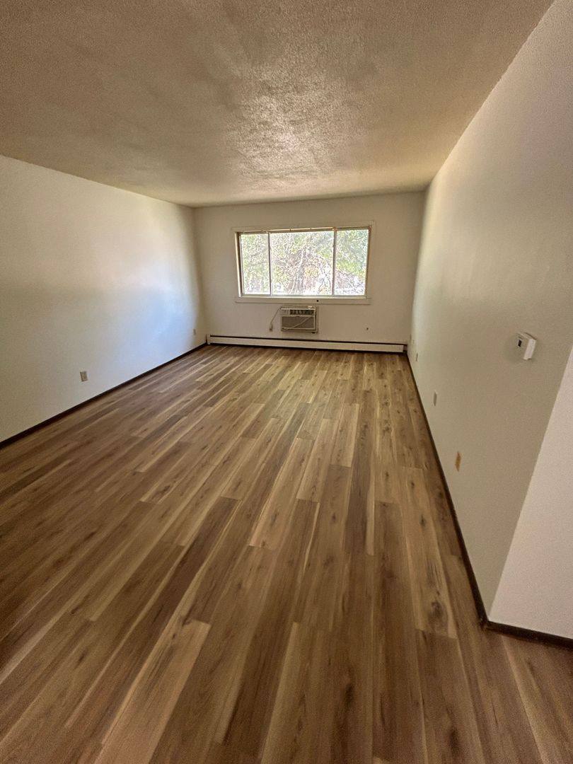 Apartment for rent at 791 Russell Rd, Waterloo, IA 50701