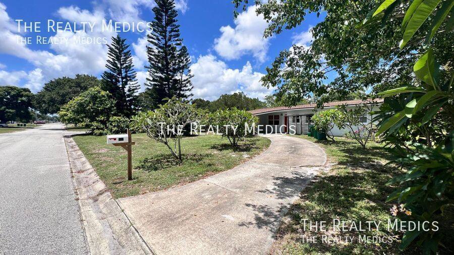 House for rent at 904 Hall St, Melbourne, FL 32901