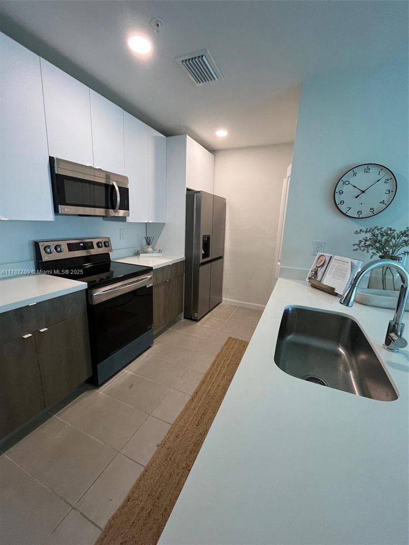 Townhouse for rent at 2511 Pierce St, Hollywood, FL 33020