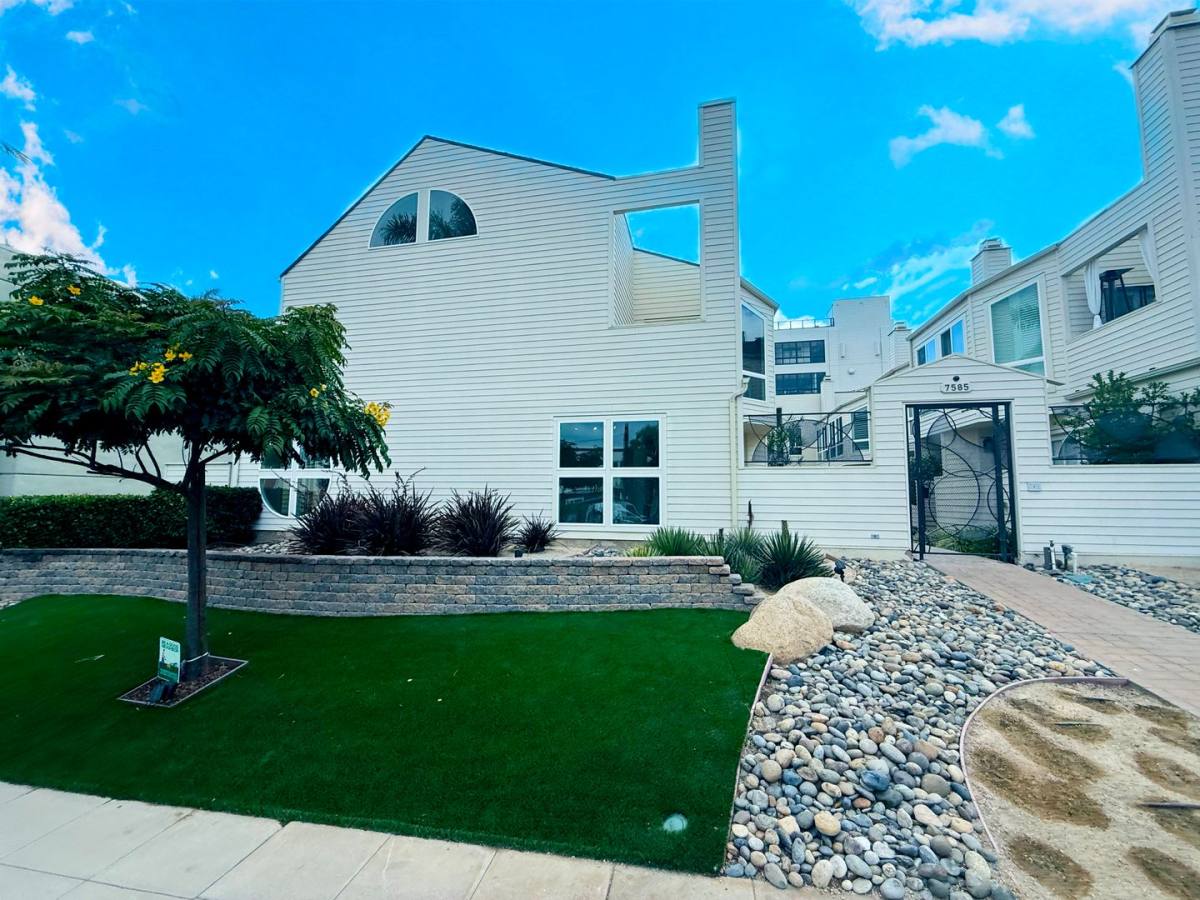 Townhouse for rent at 7585 Eads Ave E, La Jolla, CA 92037