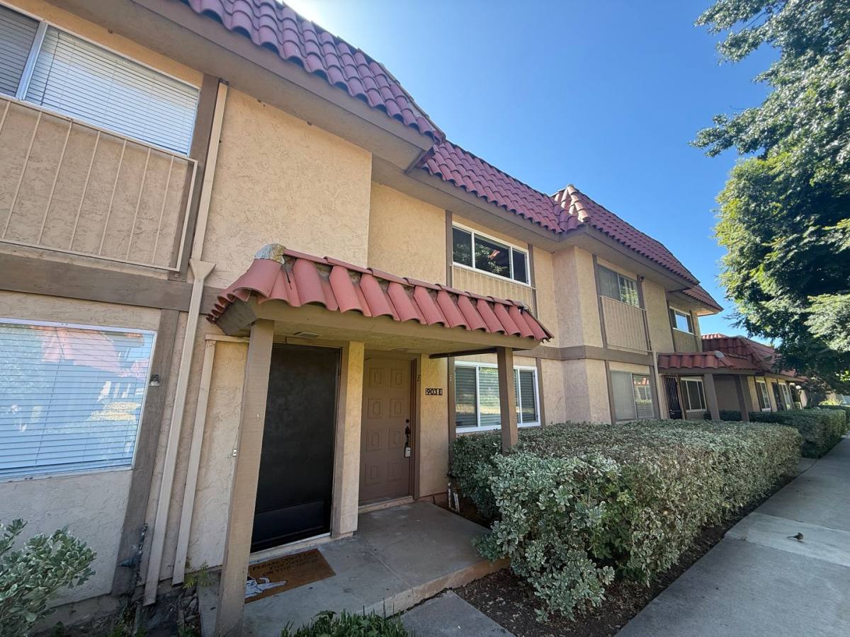 Townhouse for rent at 903 N Fig St, Escondido, CA 92026