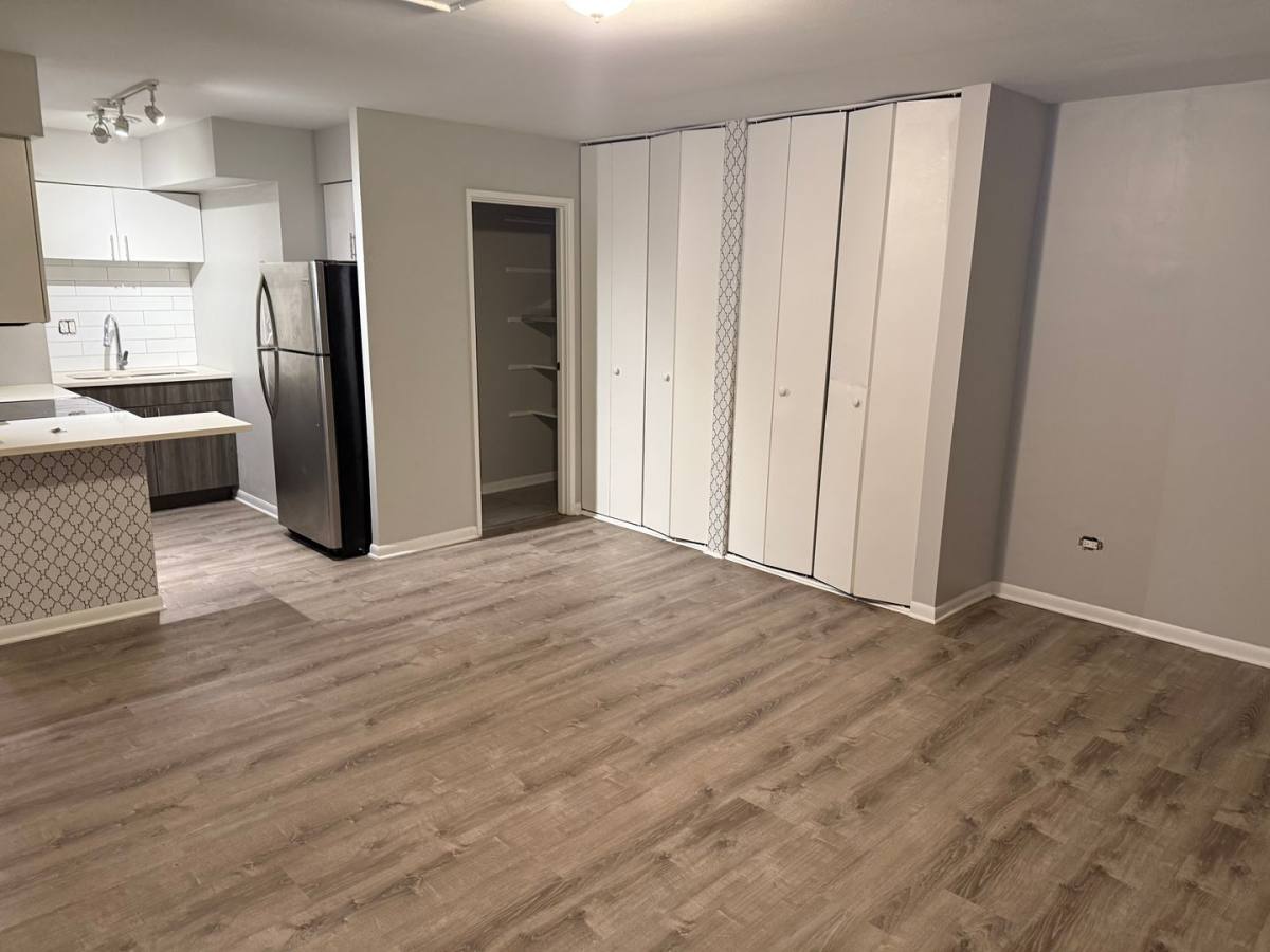 Apartment for rent at 744 W Gordon Terrace, Chicago, IL 60613