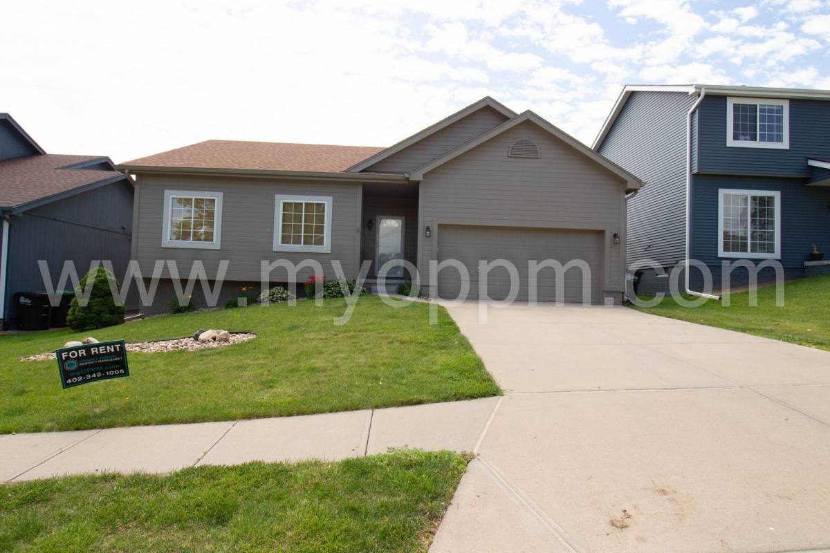 House for rent at 11621 Drexel St, Omaha, NE 68137