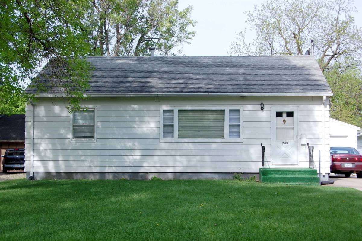 House for rent at 2620 60th St, Urbandale, IA 50322
