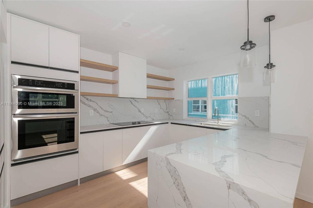Townhouse for rent at 824 SE 12th Court, Fort Lauderdale, FL 33316